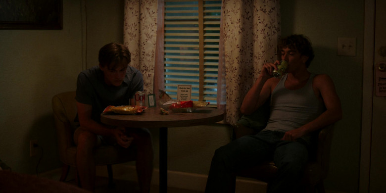 Diet Coke and LaCroix Cans in The Summer I Turned Pretty S02E08 "Love Triangle" (2023) - 392628