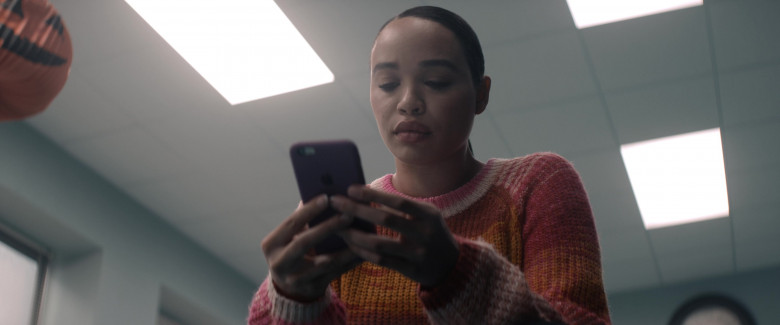 Apple iPhone Smartphone of Cleopatra Coleman as Miss Devine in Cobweb (2023) - 388715
