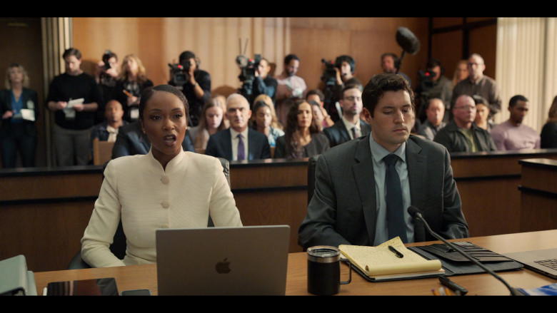 Apple MacBook Laptops in The Lincoln Lawyer S02E09 "The Fifth Witness" (2023) - 387090