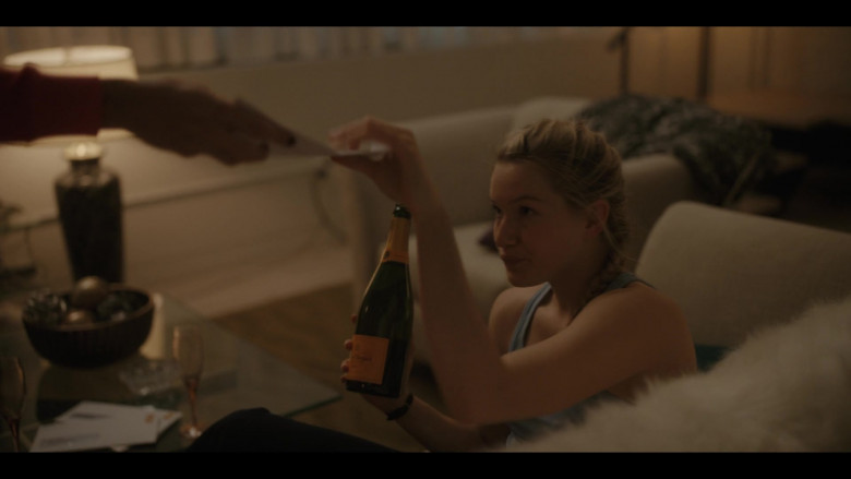 Veuve Clicquot Champagne in Painkiller S01E02 "Jesus Gave Me Water" (2023) - 388406
