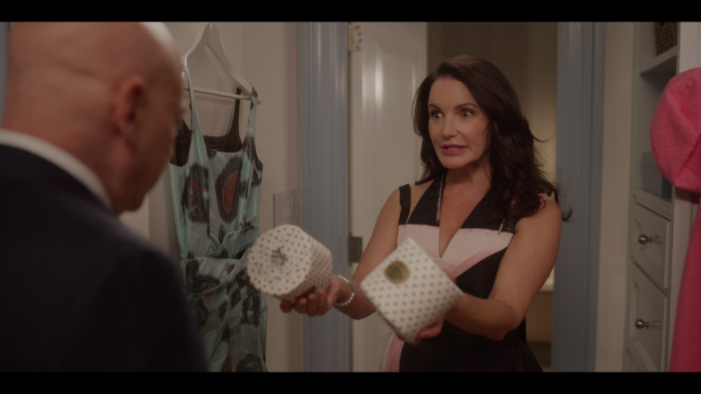 Who Gives A Crap Bamboo Premium Toilet Paper Rolls in And Just Like That... S02E09 "There Goes the Neighbourhood" (2023) - 388654