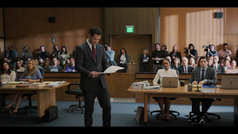 Apple MacBook Laptops in The Lincoln Lawyer S02E09 "The Fifth Witness" (2023) - 387091