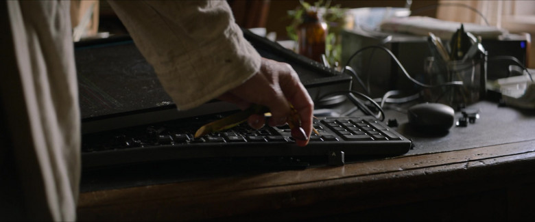 Dell Monitors in The Lost Flowers of Alice Hart S01E04 "Part 4: River Lily" (2023) - 389445