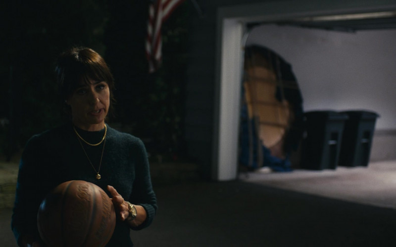 Wilson Basketball in Harlan Coben's Shelter S01E03 "The Dirt Locker" (2023)