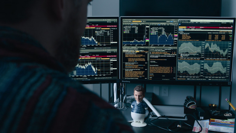 Bloomberg Terminals, Band-Aid, Vicks DayQuil Severe Cold & Flu Medicine in Billions S07E01 "Tower of London" (2023) - 389089
