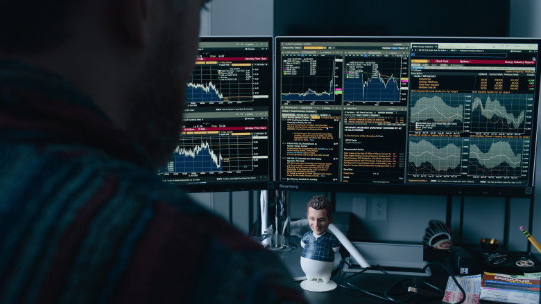 Bloomberg Terminals, Band-Aid, Vicks DayQuil Severe Cold & Flu Medicine in Billions S07E01 "Tower of London" (2023) - 389090