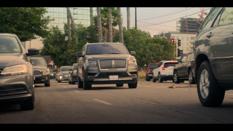 Lincoln Navigator SUV in The Lincoln Lawyer S02E07 "Cui Bono" (2023) - 387027