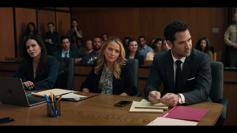 Apple MacBook Laptops in The Lincoln Lawyer S02E08 "Covenants and Stipulations" (2023) - 387042