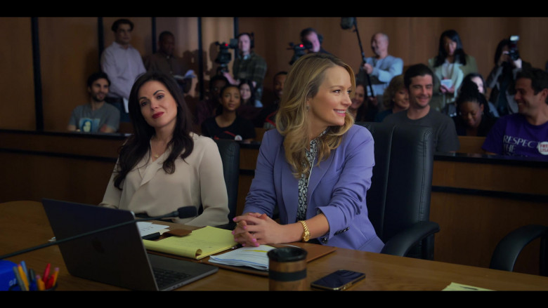Apple MacBook Laptops in The Lincoln Lawyer S02E09 "The Fifth Witness" (2023) - 387092