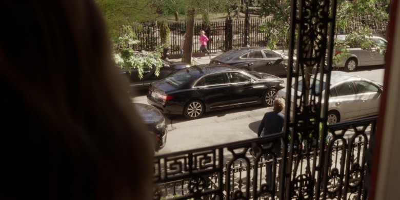 Lincoln Continental Car in And Just Like That... S02E11 "The Last Supper Part Two: Entree" (2023) - 395286