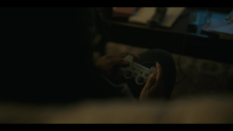 Sony PlayStation Controller in Painkiller S01E02 "Jesus Gave Me Water" (2023) - 388392