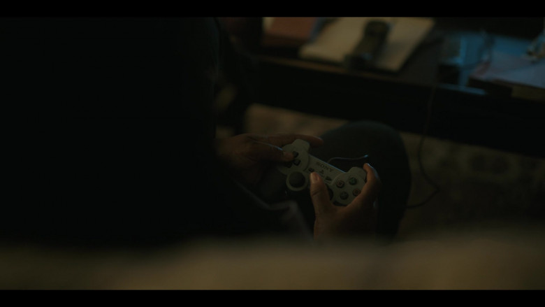 Sony PlayStation Controller in Painkiller S01E02 "Jesus Gave Me Water" (2023) - 388393