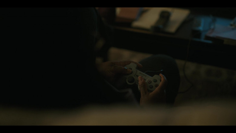 Sony PlayStation Controller in Painkiller S01E02 "Jesus Gave Me Water" (2023) - 388394