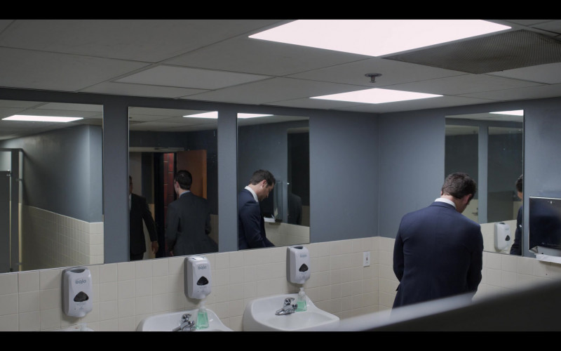 Gojo Soap Dispensers in The Lincoln Lawyer S02E07 "Cui Bono" (2023)