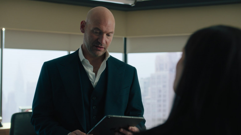 Apple iPad Tablets in Billions S07E01 "Tower of London" (2023) - 389068