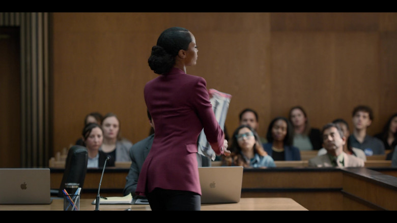 Apple MacBook Laptops in The Lincoln Lawyer S02E08 "Covenants and Stipulations" (2023) - 387043