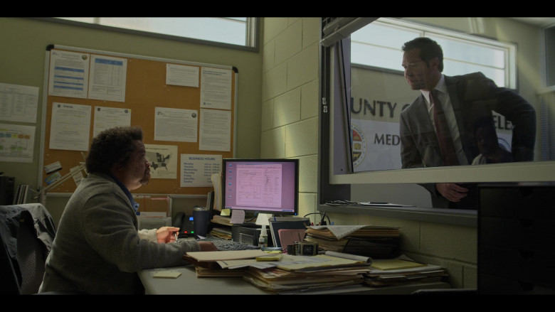 Dell PC Monitors in The Lincoln Lawyer S02E10 "Bury Your Past" (2023) - 387154