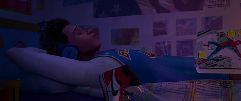 Sony Headphones and Nike Shoes in Spider-Man: Across the Spider-Verse (2023) - 387740