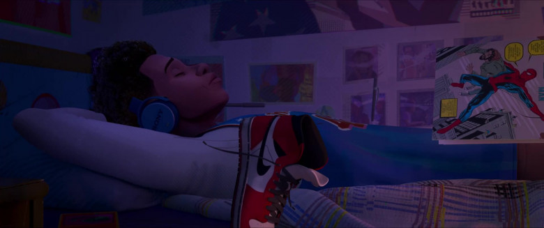 Sony Headphones and Nike Shoes in Spider-Man: Across the Spider-Verse (2023) - 387741