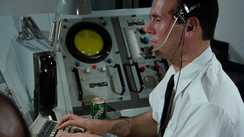 Sprite Drink in Airplane II: The Sequel (1982) - 390686