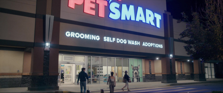 PetSmart Superstore in Puppy Love (2023) - 391741