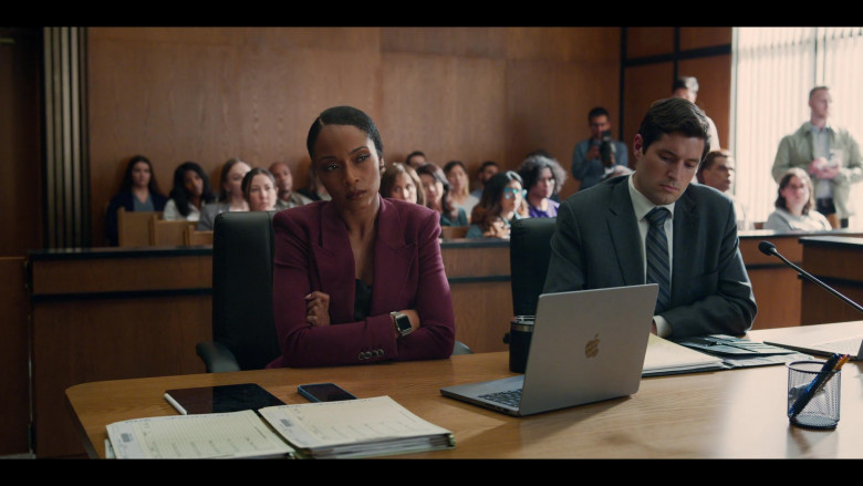 Apple Watch and MacBook in The Lincoln Lawyer S02E08 "Covenants and Stipulations" (2023) - 387051