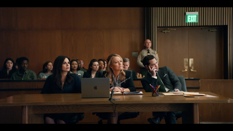 Apple MacBook Laptops in The Lincoln Lawyer S02E08 "Covenants and Stipulations" (2023) - 387046