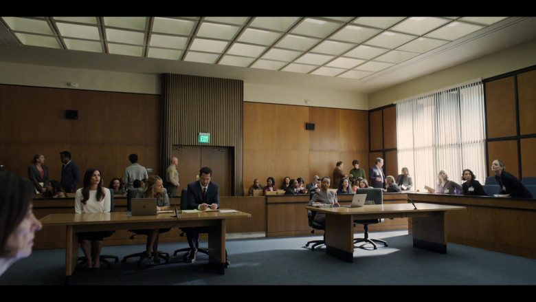 Apple MacBook Laptops in The Lincoln Lawyer S02E07 "Cui Bono" (2023) - 387003