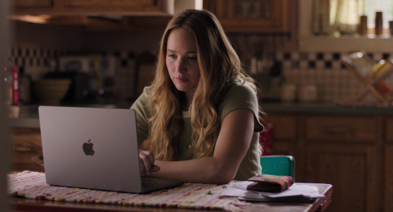 Apple MacBook Laptop Used by Jennifer Lawrence as Maddie Barker in No Hard Feelings (2023) - 387865