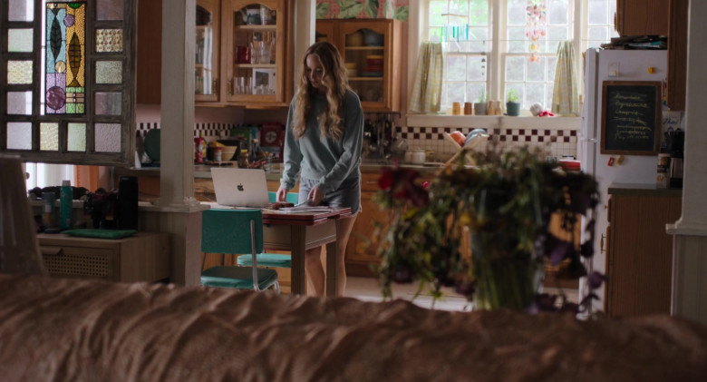 Apple MacBook Laptop Used by Jennifer Lawrence as Maddie Barker in No Hard Feelings (2023) - 387867