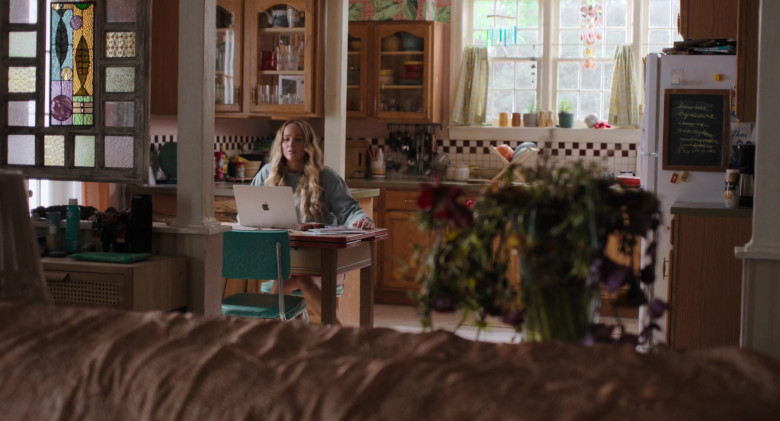 Apple MacBook Laptop Used by Jennifer Lawrence as Maddie Barker in No Hard Feelings (2023) - 387869