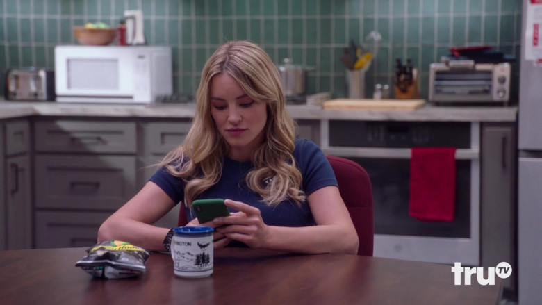 Smartfood Popcorn Enjoyed by Hassie Harrison as Lucy McConky in Tacoma FD S04E05 "Death Photo" (2023) - 395186