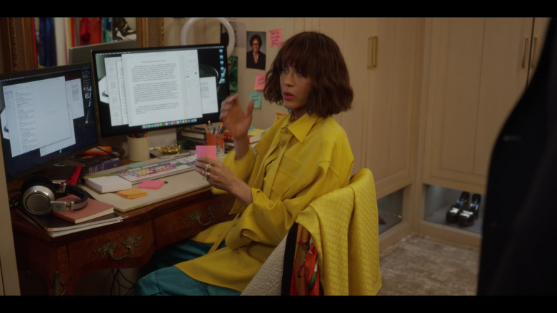 LG and Apple Monitors in And Just Like That... S02E09 "There Goes the Neighbourhood" (2023) - 388608