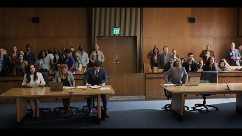 Apple MacBook Laptops in The Lincoln Lawyer S02E07 "Cui Bono" (2023) - 387006