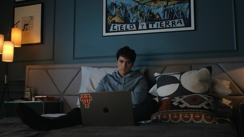 Apple MacBook Pro Laptop Used by Taylor Zakhar Perez as Alex Claremont-Diaz in Red, White & Royal Blue (2023) - 388837