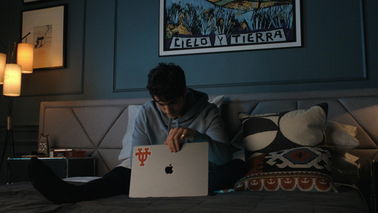Apple MacBook Pro Laptop Used by Taylor Zakhar Perez as Alex Claremont-Diaz in Red, White & Royal Blue (2023) - 388841