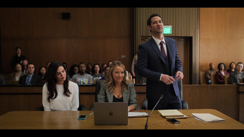 Apple MacBook Laptops in The Lincoln Lawyer S02E07 "Cui Bono" (2023) - 387010