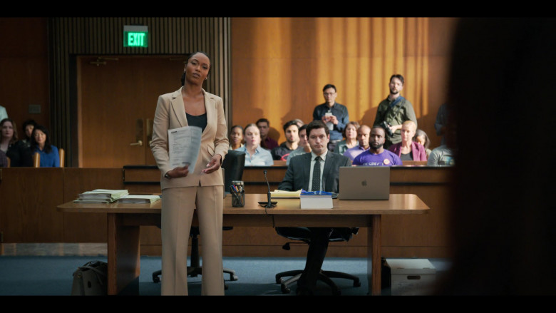 Apple MacBook Laptops in The Lincoln Lawyer S02E09 "The Fifth Witness" (2023) - 387088