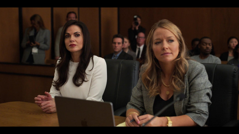 Apple MacBook Laptops in The Lincoln Lawyer S02E07 "Cui Bono" (2023) - 387011
