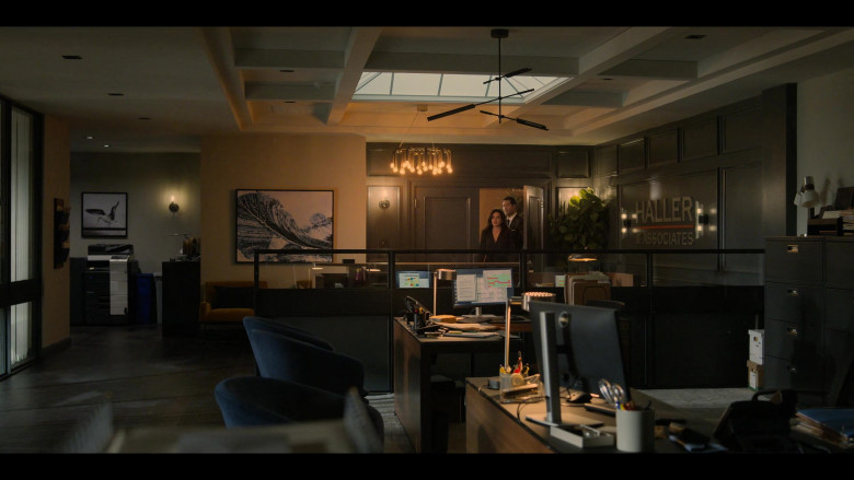 Dell Monitors in The Lincoln Lawyer S02E08 "Covenants and Stipulations" (2023) - 387058