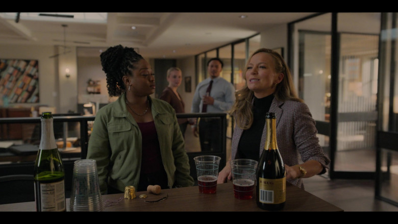 Krug Champagne in The Lincoln Lawyer S02E10 "Bury Your Past" (2023) - 387166