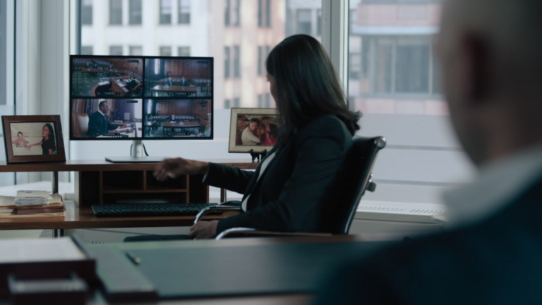 Dell Monitor and Keyboard in Billions S07E01 "Tower of London" (2023) - 389136