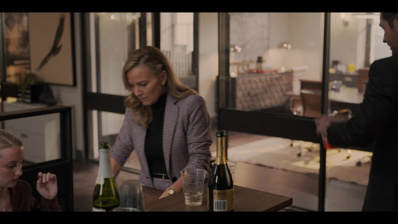 Krug Champagne in The Lincoln Lawyer S02E10 "Bury Your Past" (2023) - 387168