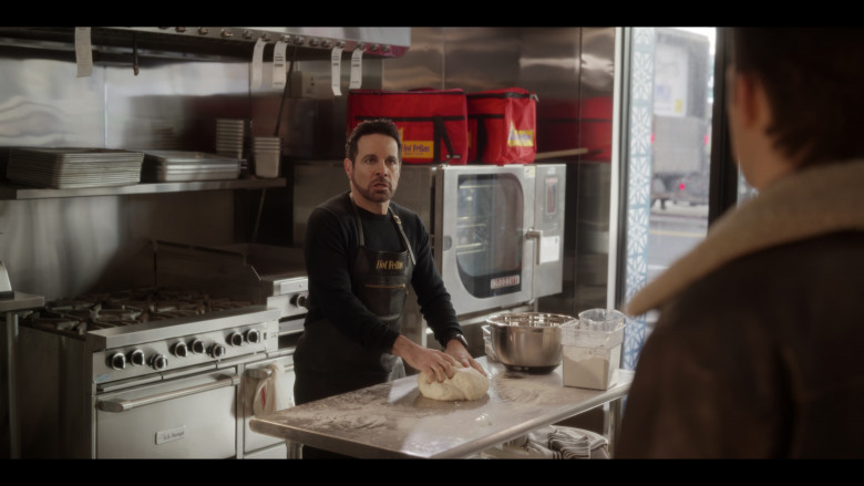 Blodgett Oven in And Just Like That... S02E08 "A Hundred Years Ago" (2023) - 387223