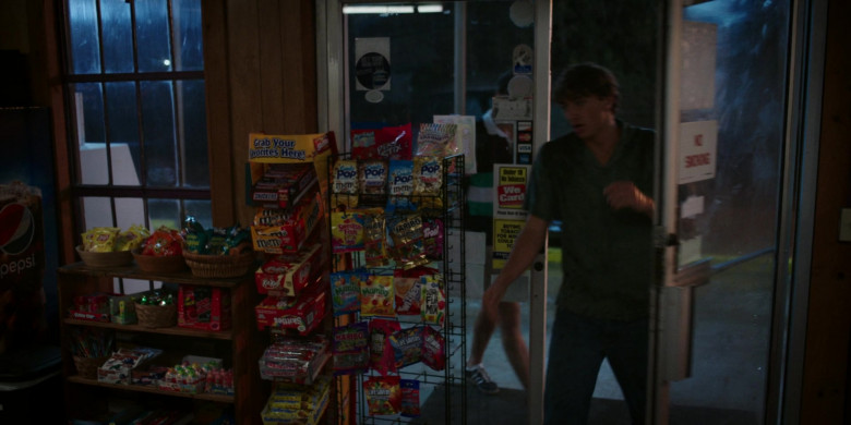Pepsi, Lay's, Cheetos, Wise Snacks, Snickers, M&M's, Kit Kat, Skittles, 3 Musketeers, Butterfinger, Cookie Pop & Candy Pop, Swedish Fish, Haribo, Mamba, Twizzlers, Life Savers in The Summer I Turned Pretty S02E08 "Love Triangle" (2023) - 392674