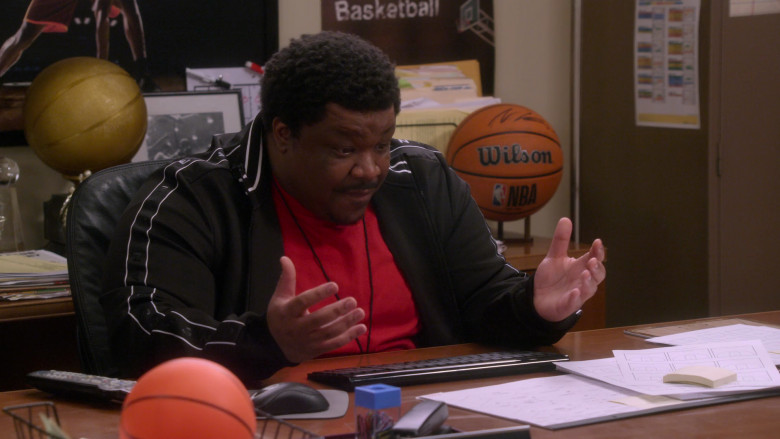Wilson NBA Basketball in The Upshaws S04E04 "Slap Happy" (2023) - 393313