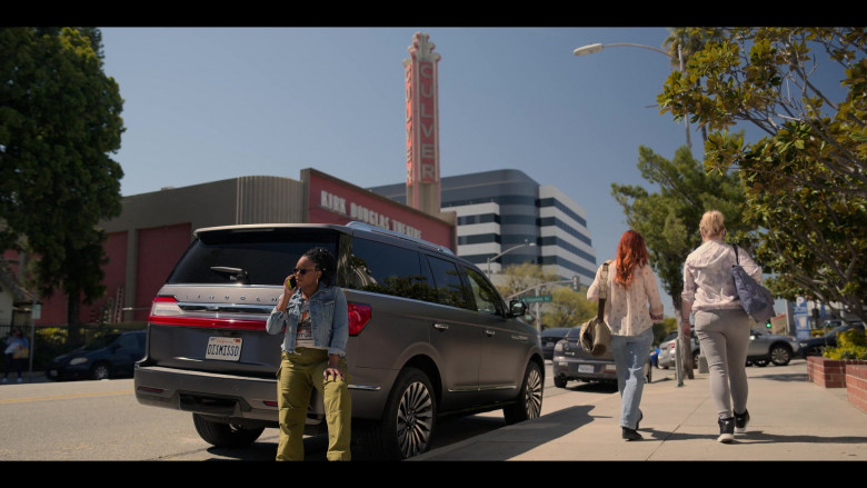 Lincoln Navigator Car in The Lincoln Lawyer S02E09 "The Fifth Witness" (2023) - 387109