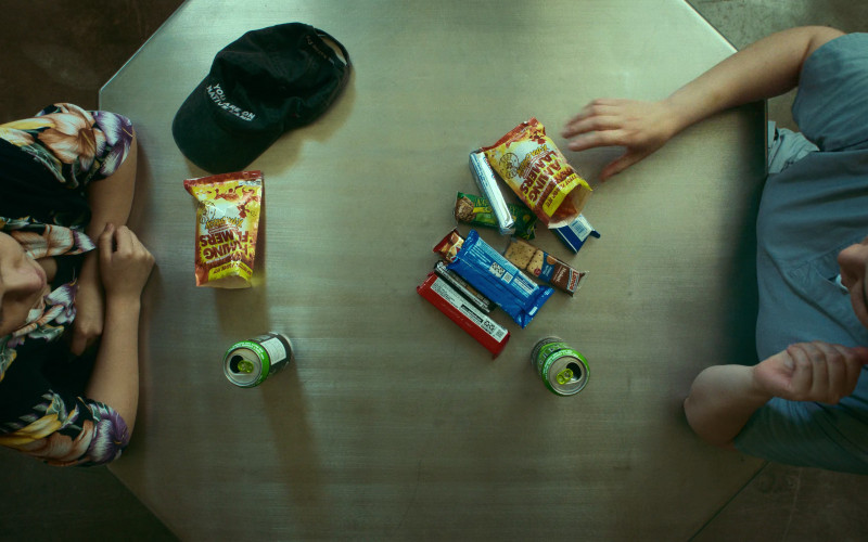 Nature Valley Granola Bar, Lance Nekot Sandwich Cookie in Reservation Dogs S03E10 "Dig" (2023)