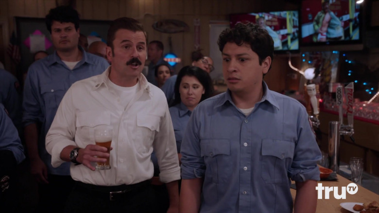 805 Beer (Firestone Walker Brewing Company) and Coors Beer in Tacoma FD S04E05 "Gone Dutch" (2023) - 402992