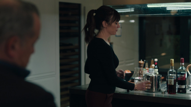 Campari Liqueur and Cinzano Vermouth Bottles in Billions S07E06 "The Man in the Olive Drab T-Shirt" (2023) - 402408